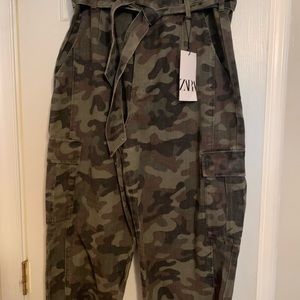 Paperbag pants in camo